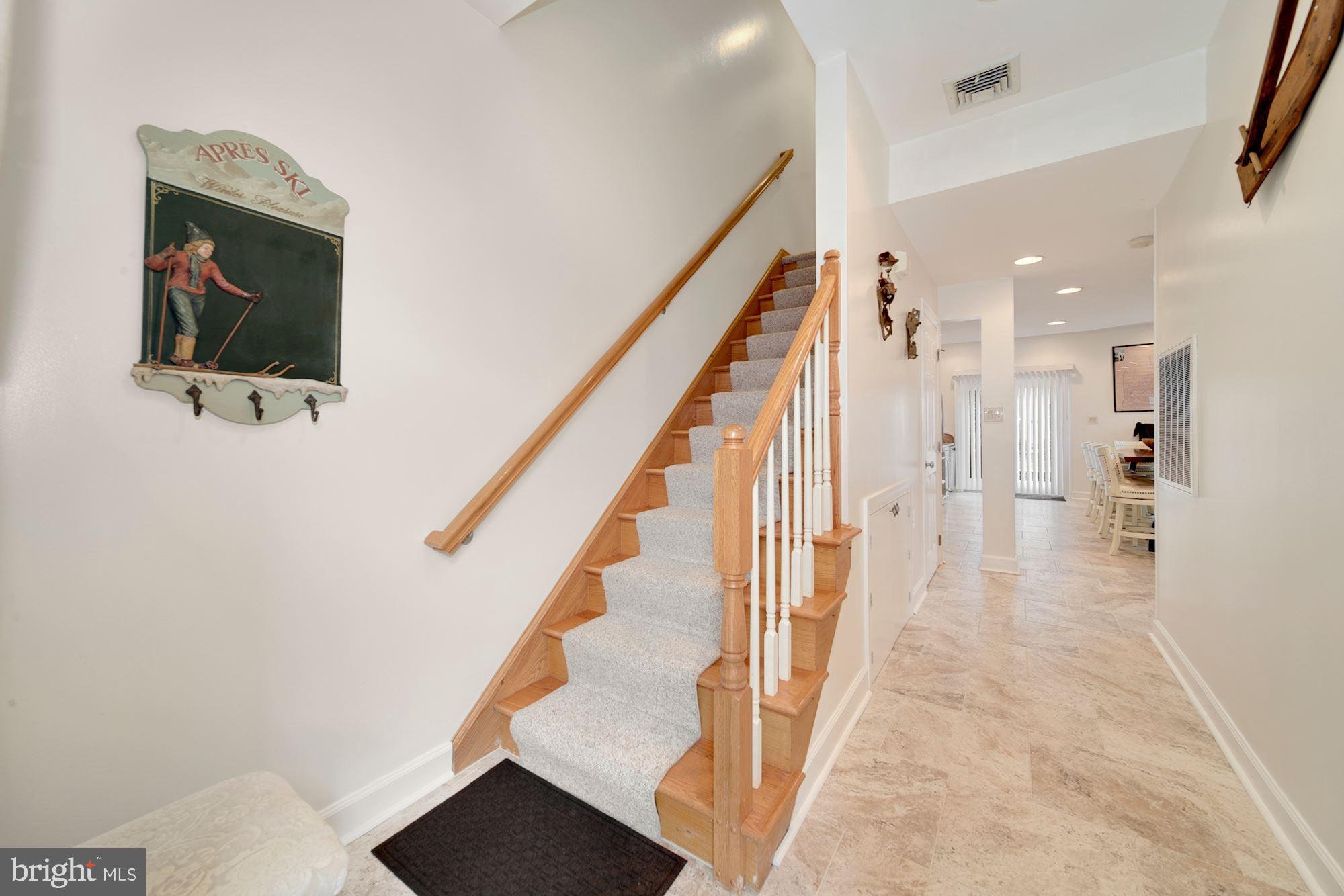 WHITETAIL MOUNTAINSIDE HOMES - Residential