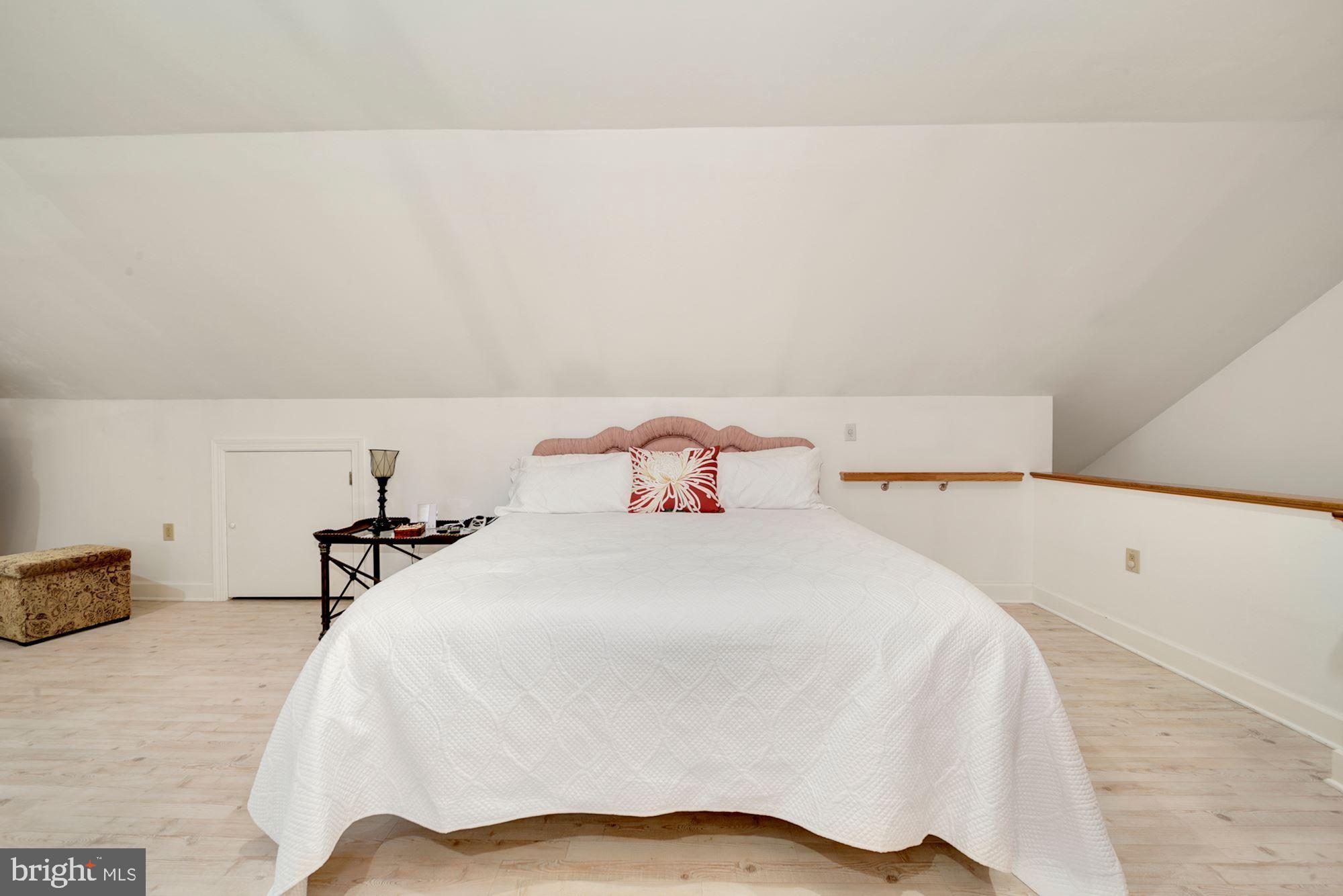 WHITETAIL MOUNTAINSIDE HOMES - Residential