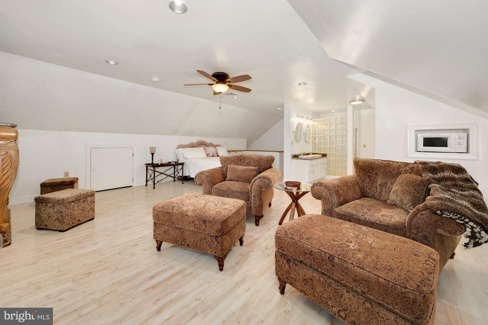 WHITETAIL MOUNTAINSIDE HOMES - Residential