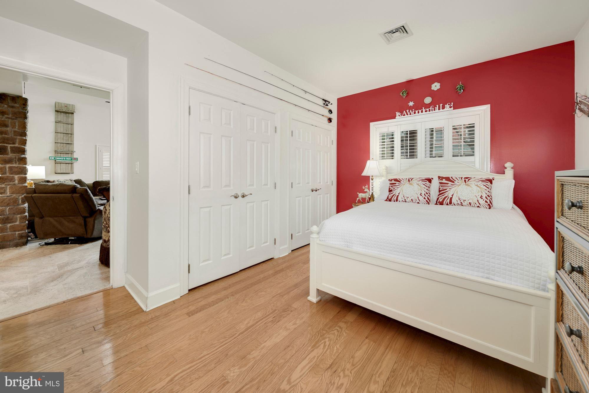 WHITETAIL MOUNTAINSIDE HOMES - Residential