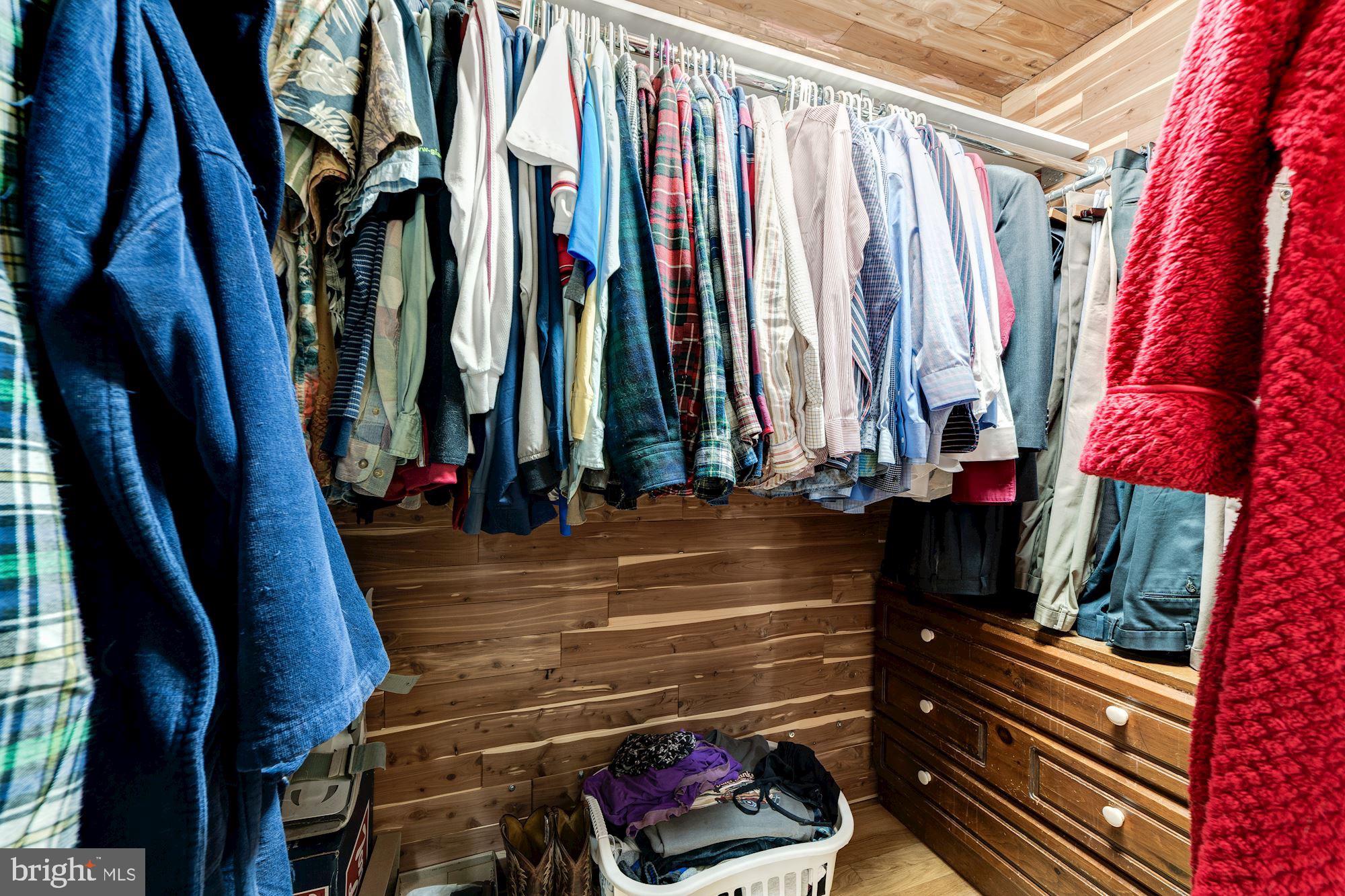 LAKE ANNE OF RESTON - Residential