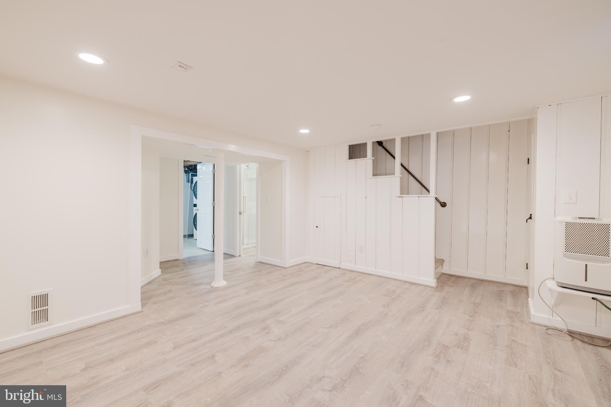 KNETTISHALL - Residential Lease