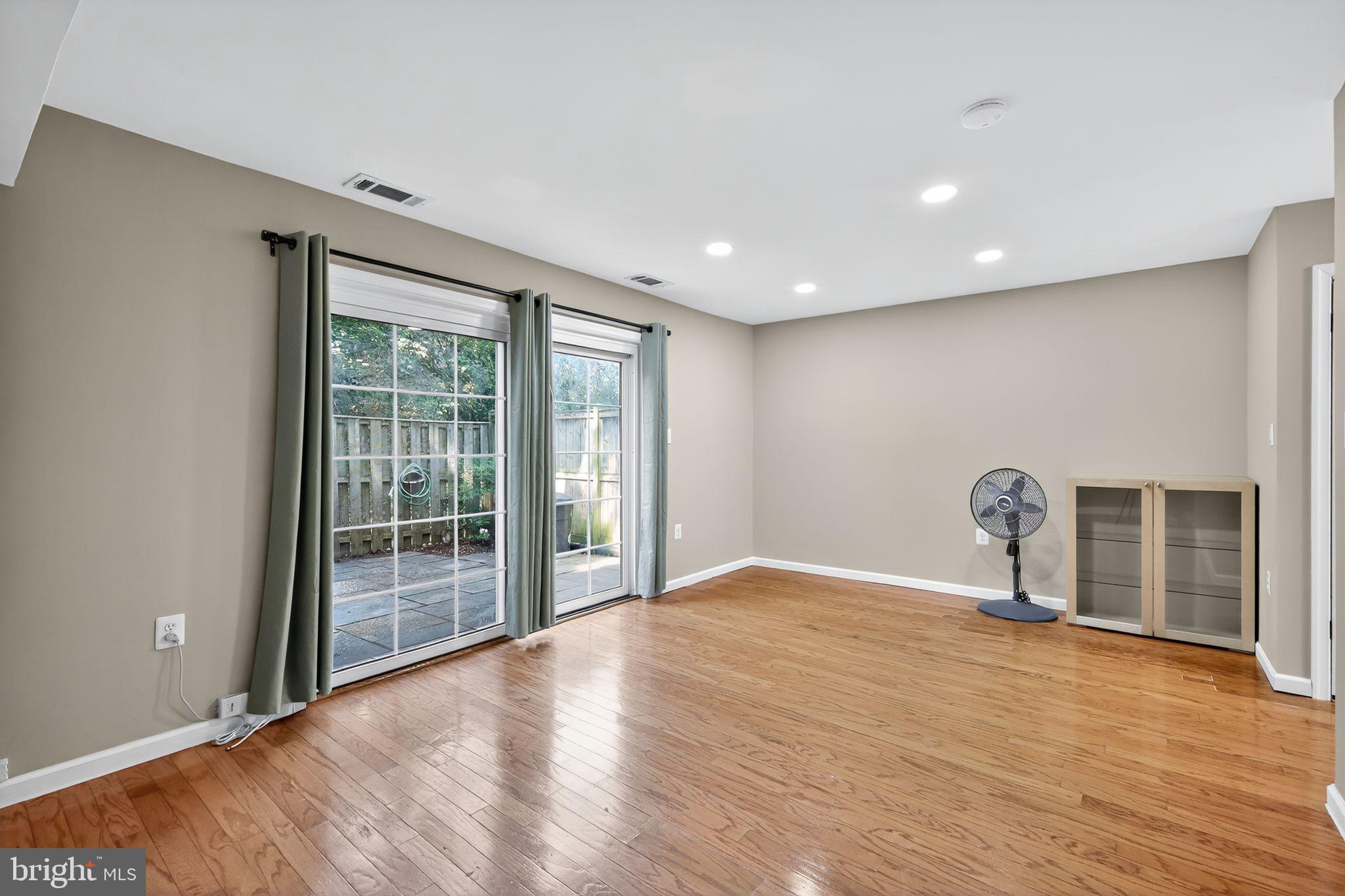 REGENT SQUARE - Residential Lease