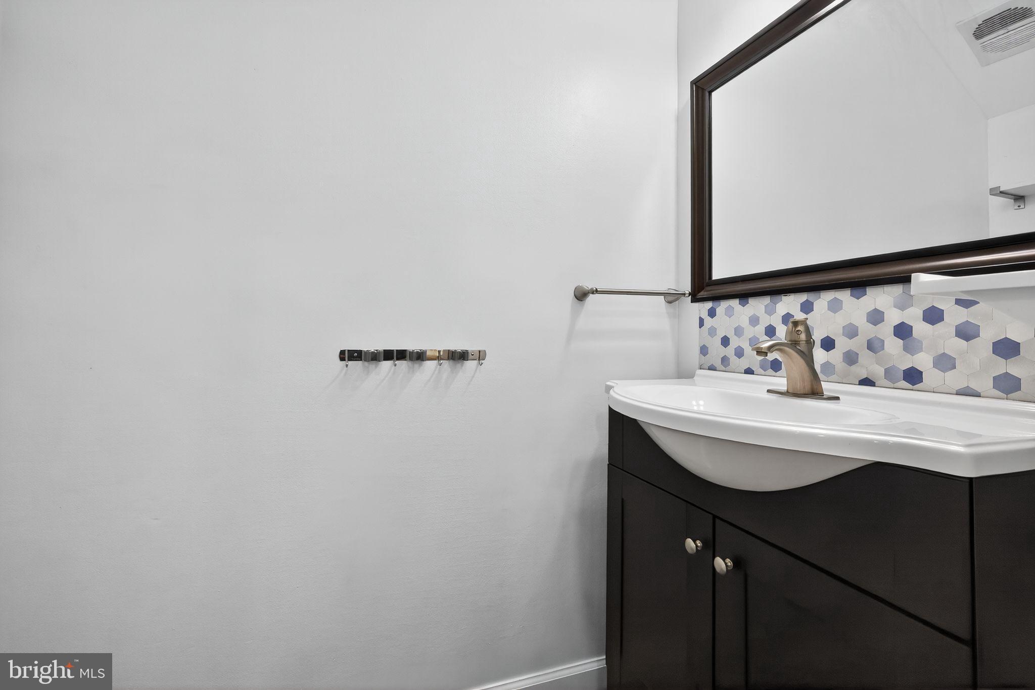 REGENT SQUARE - Residential Lease