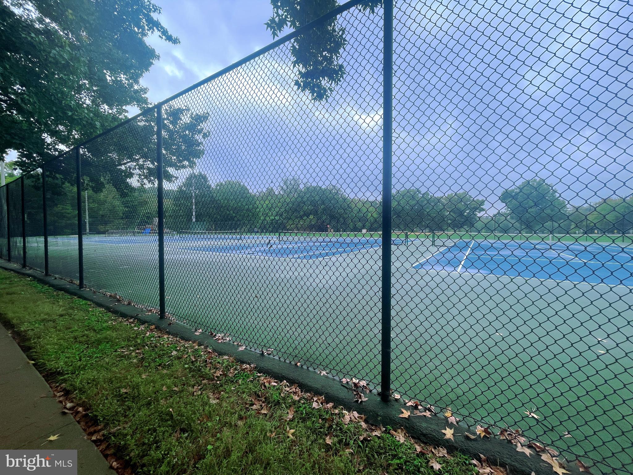 REGENT SQUARE - Residential Lease