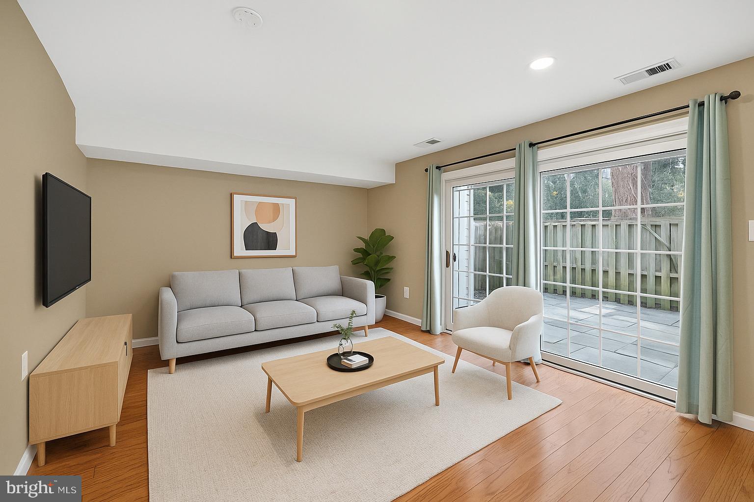 REGENT SQUARE - Residential Lease