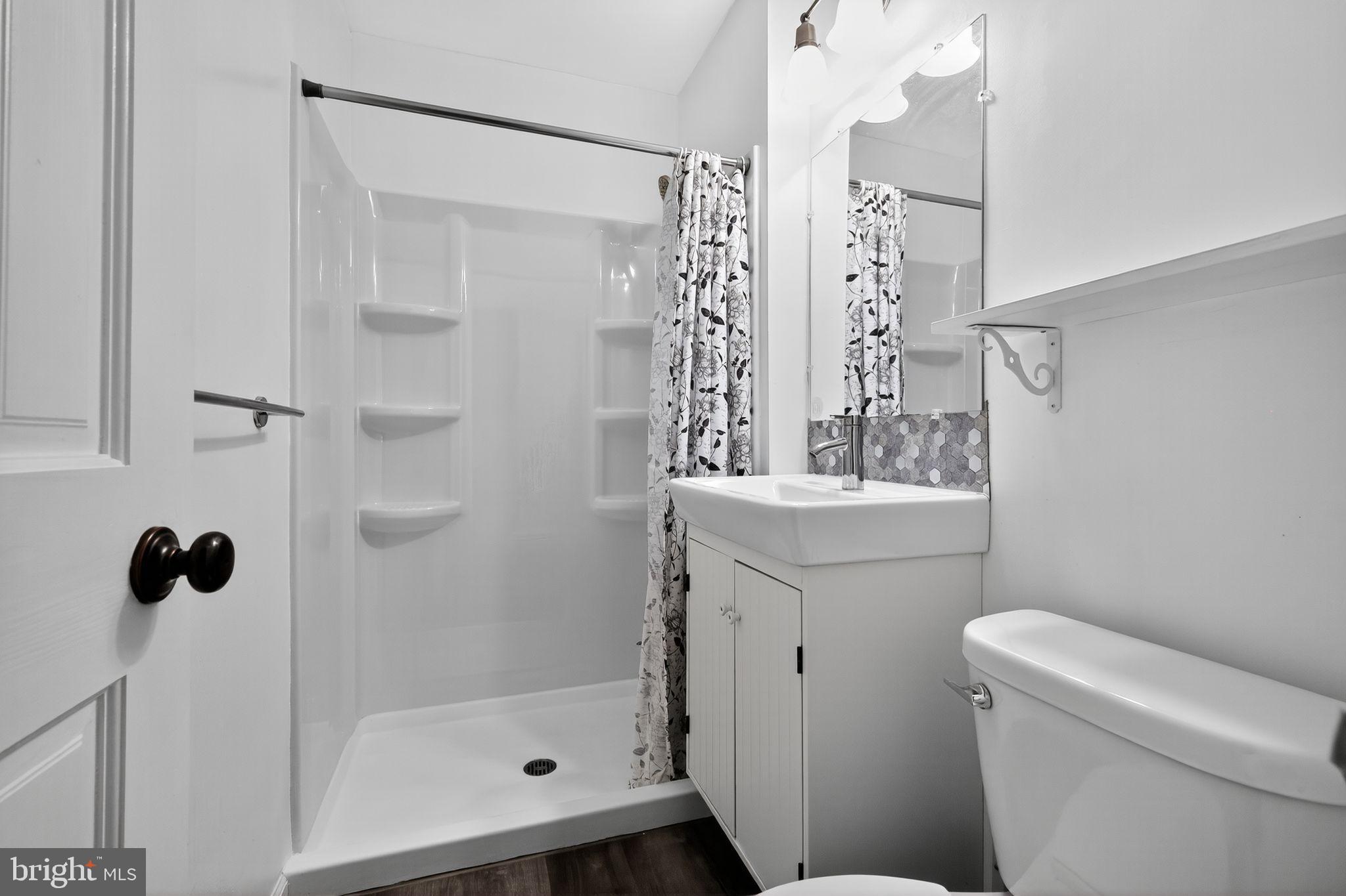 REGENT SQUARE - Residential Lease