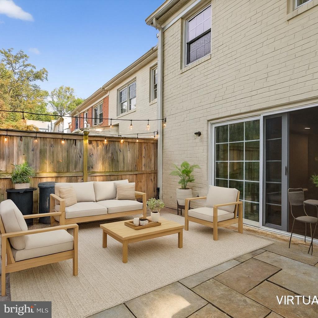 REGENT SQUARE - Residential Lease