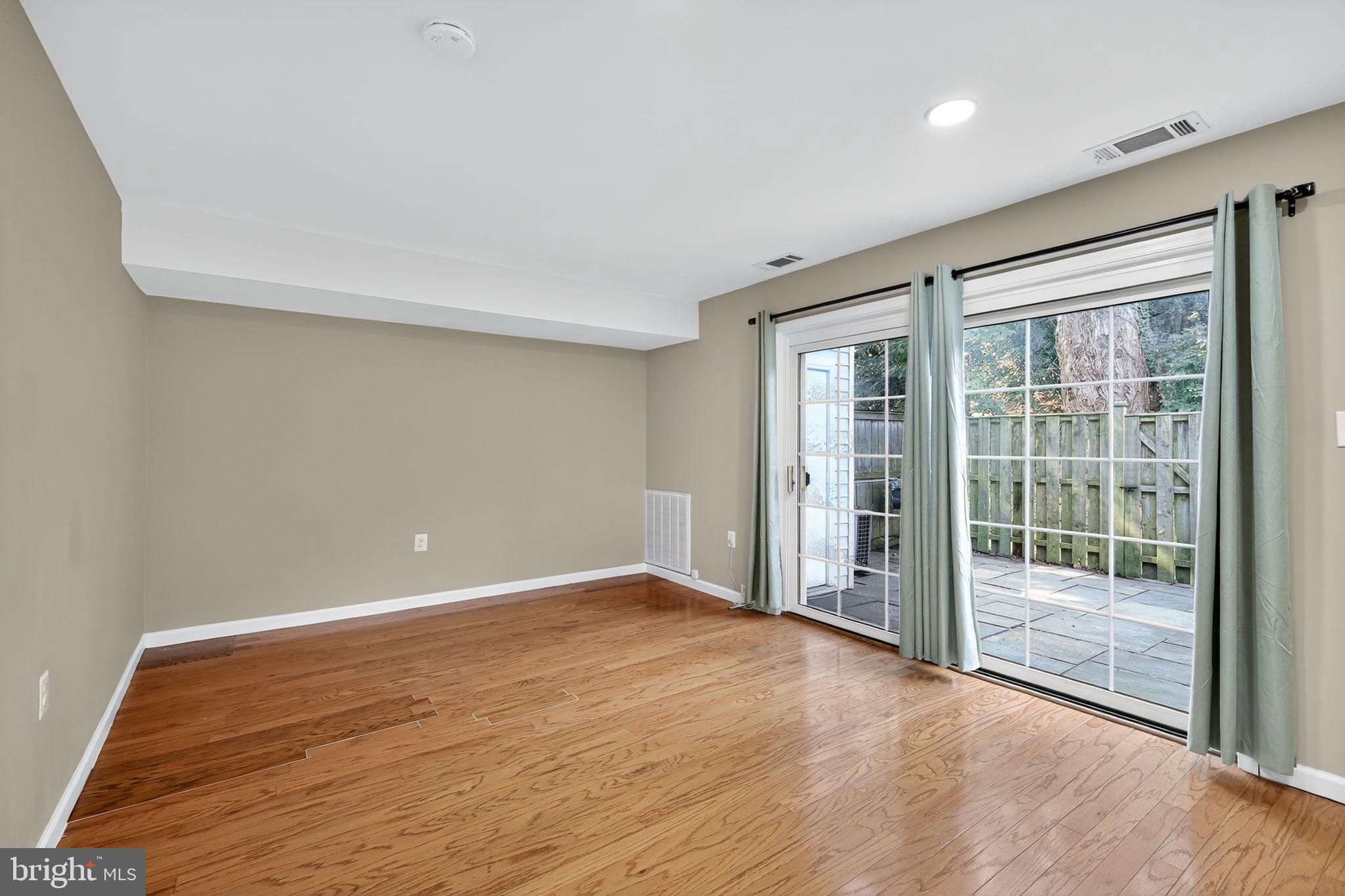 REGENT SQUARE - Residential Lease