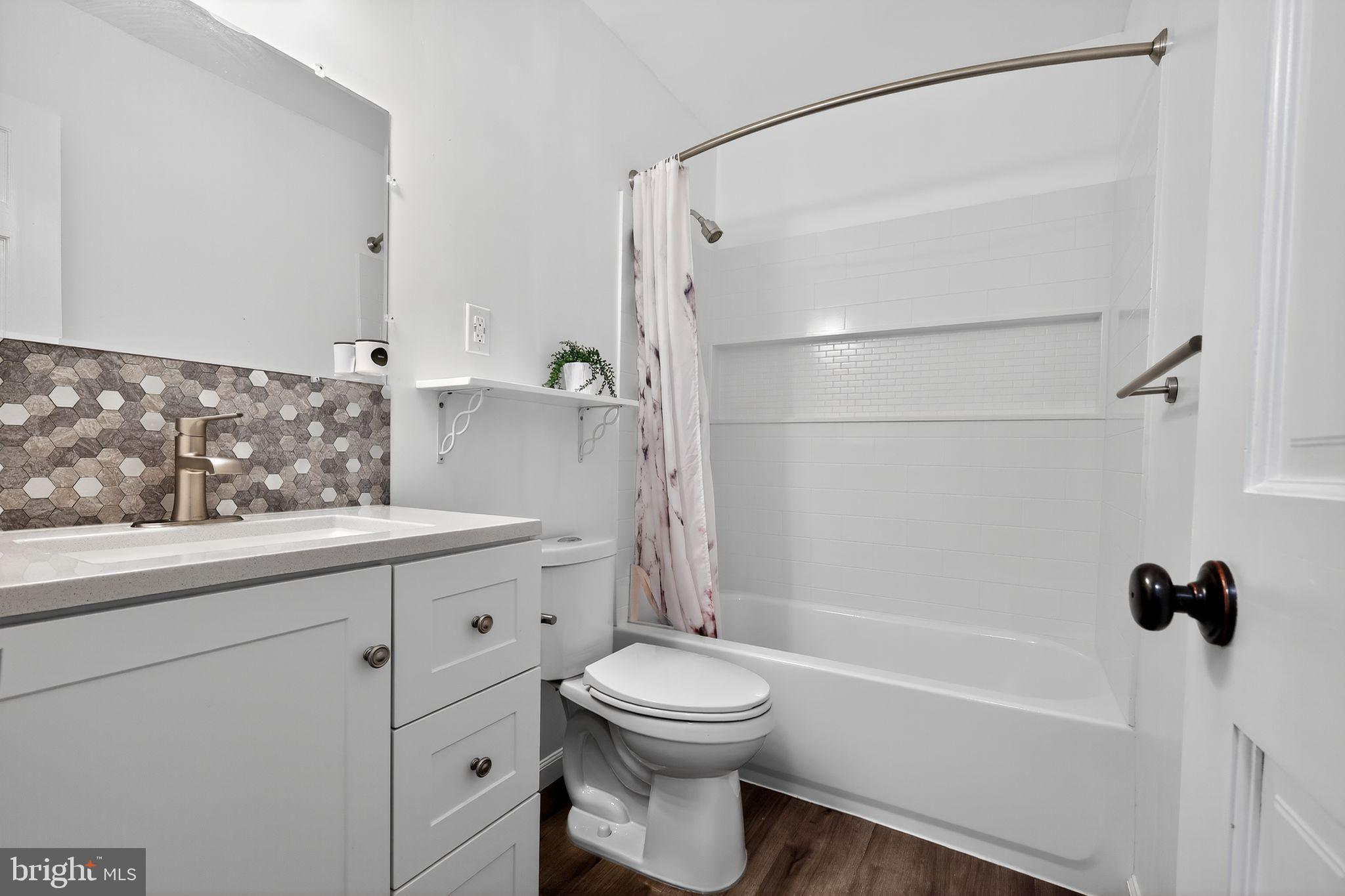 REGENT SQUARE - Residential Lease