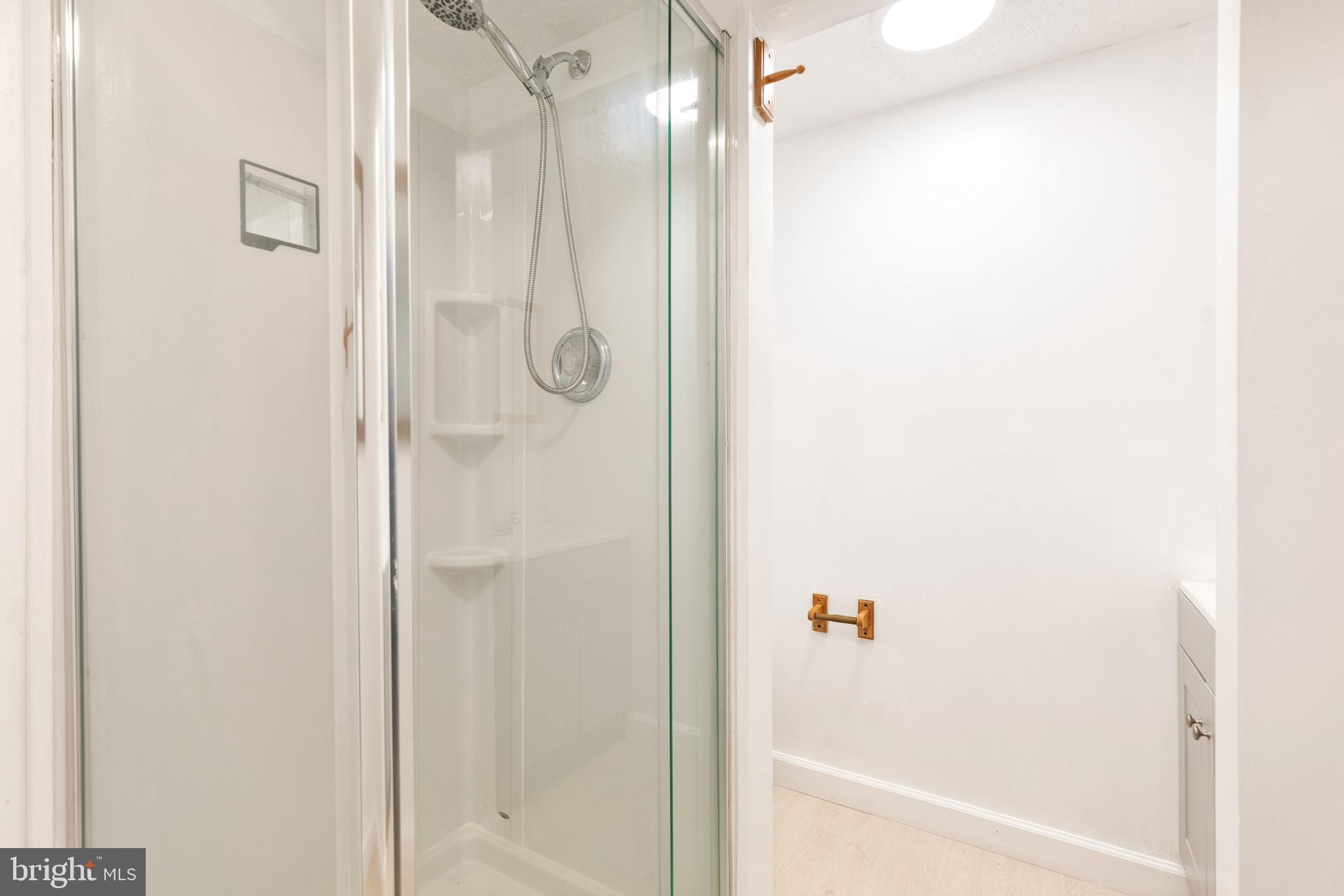 SEVEN OAKS - Residential Lease