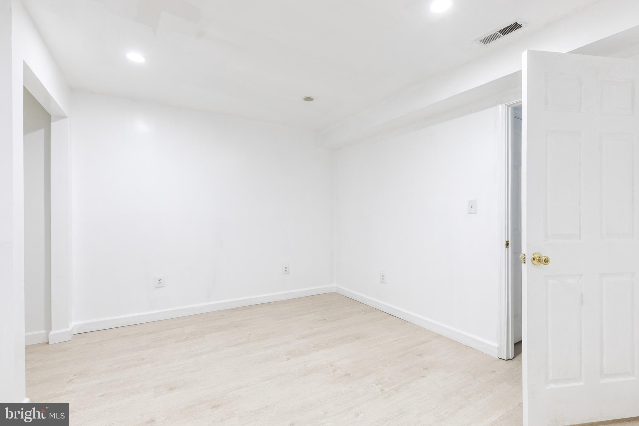 SEVEN OAKS - Residential Lease