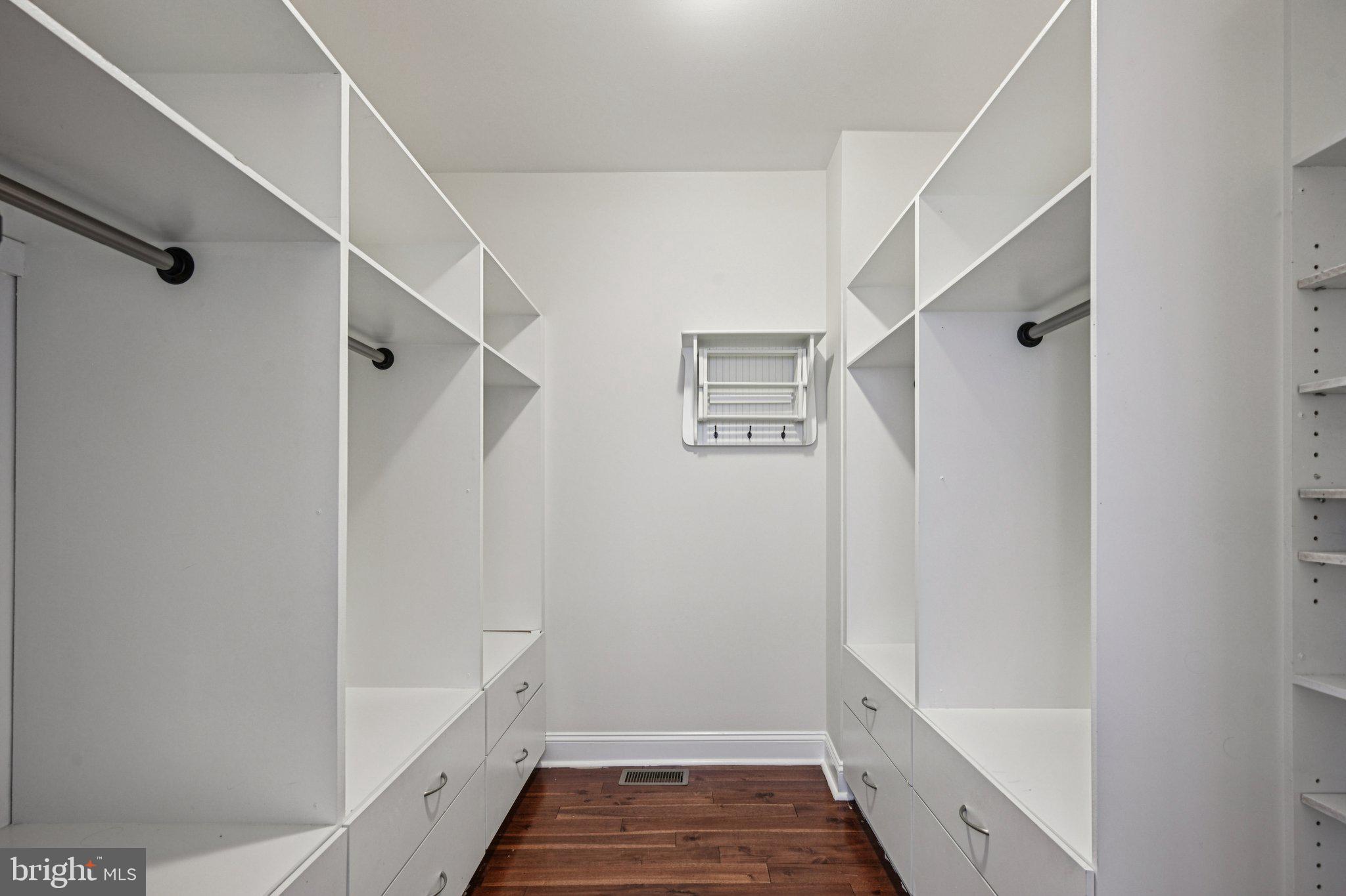 SQUIRREL HILL - Residential