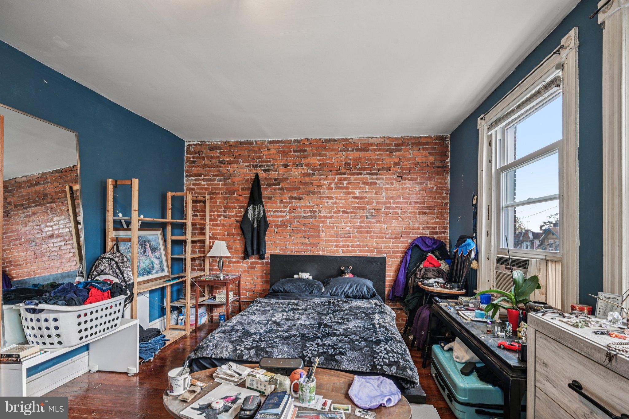 SQUIRREL HILL - Residential