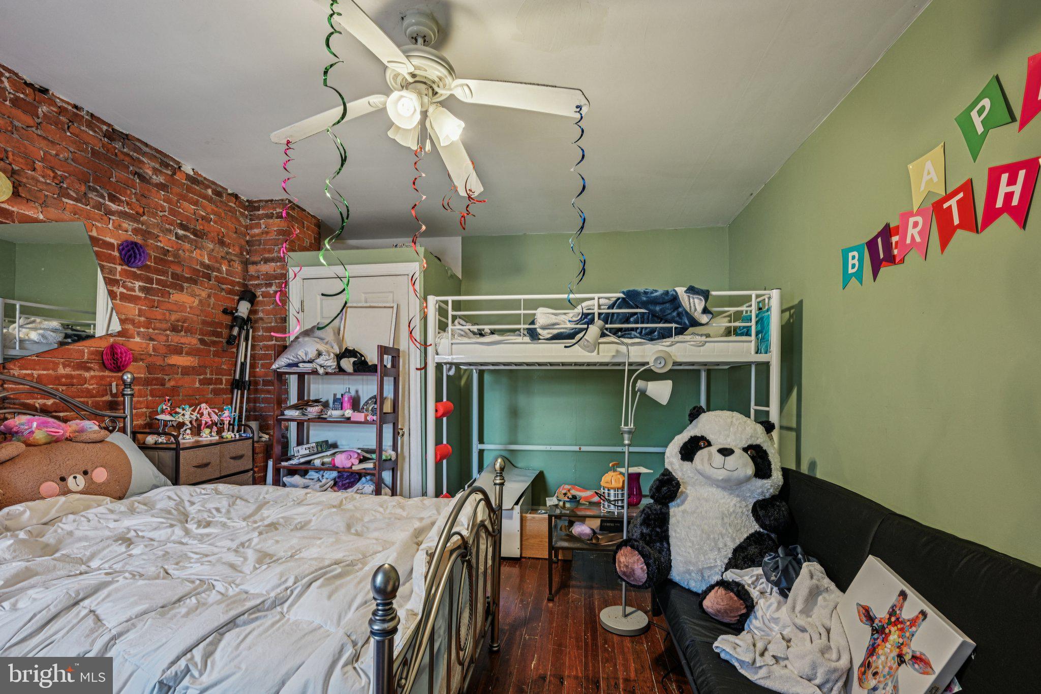 SQUIRREL HILL - Residential