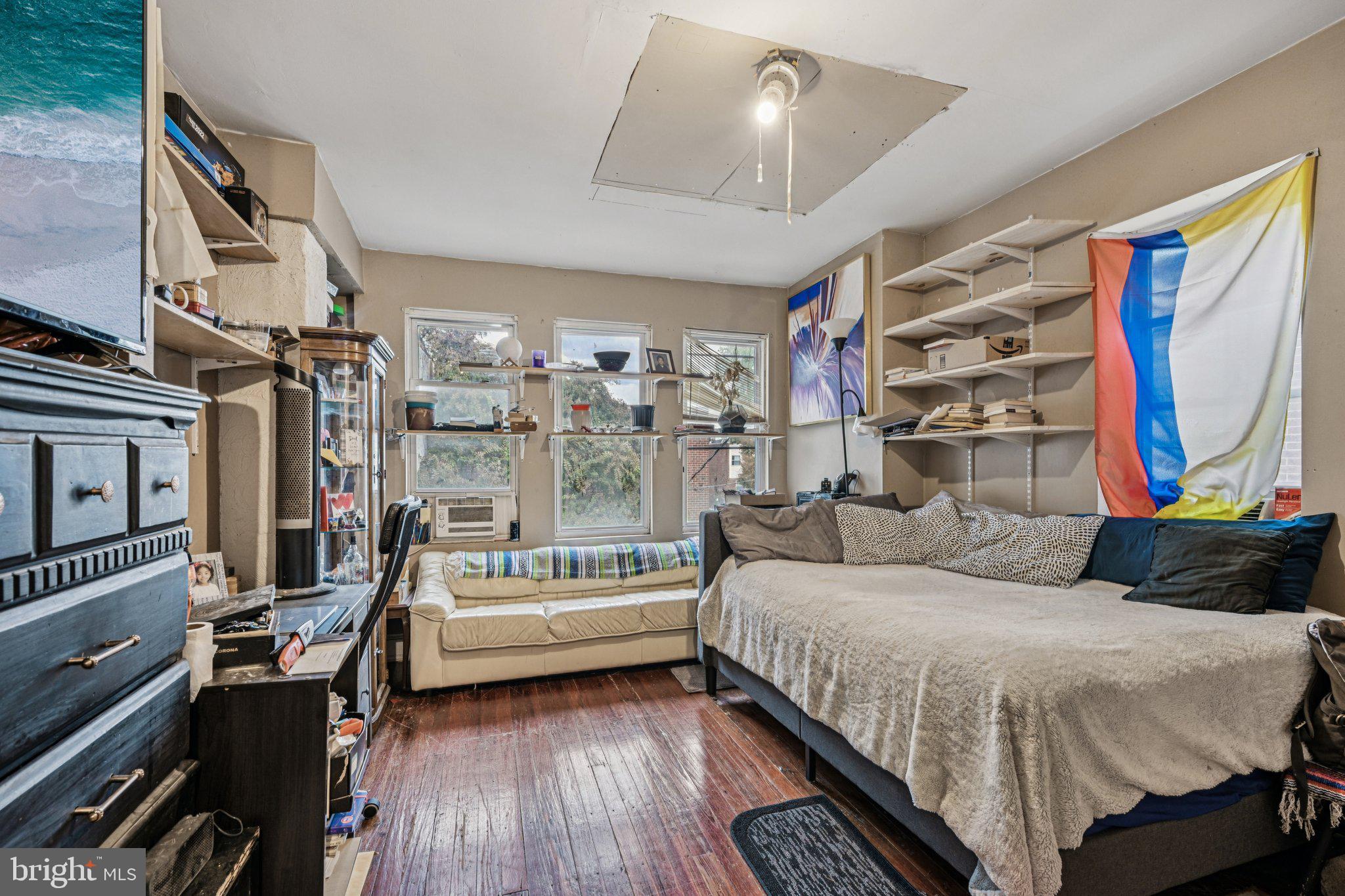 SQUIRREL HILL - Residential