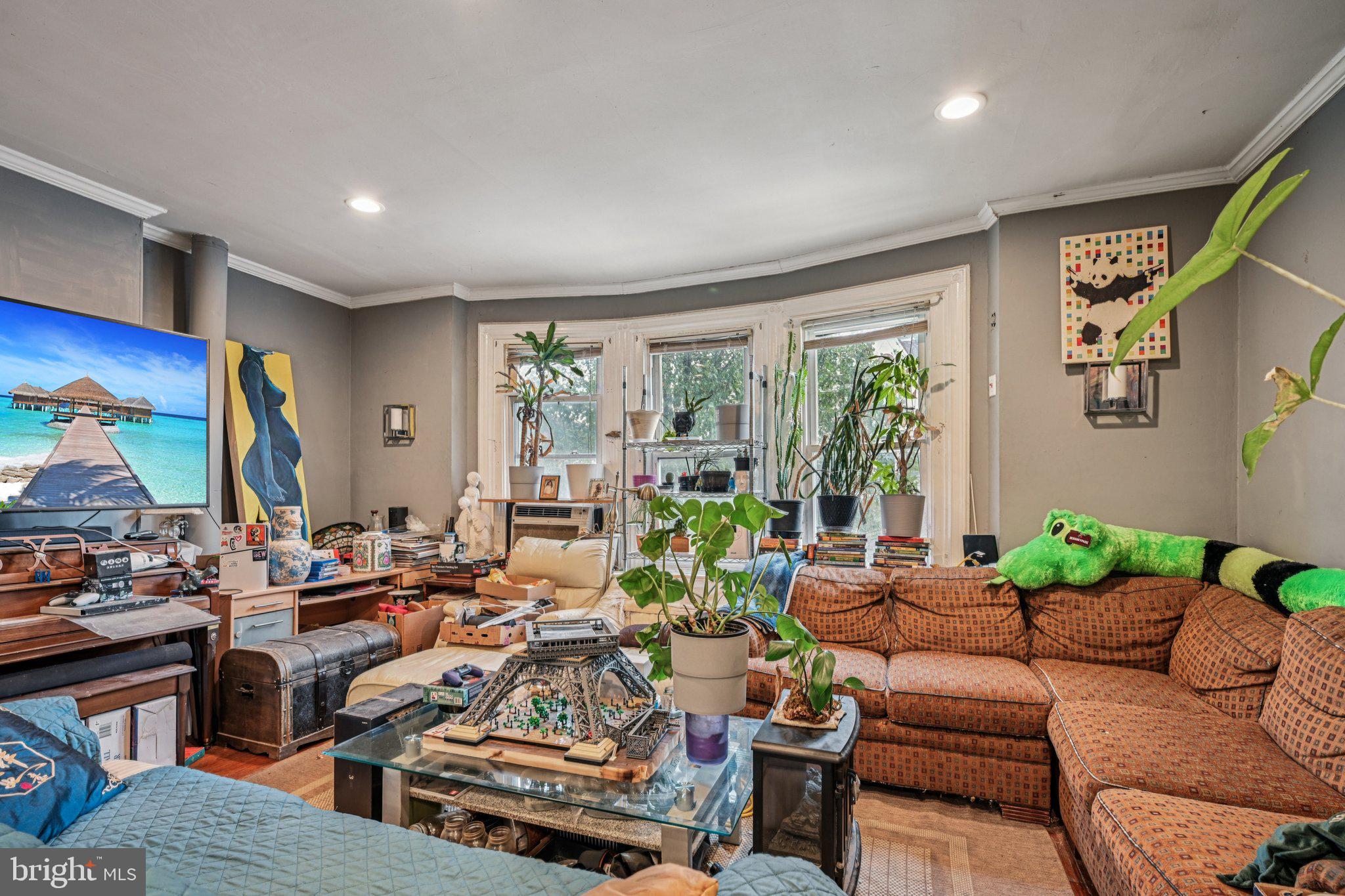 SQUIRREL HILL - Residential