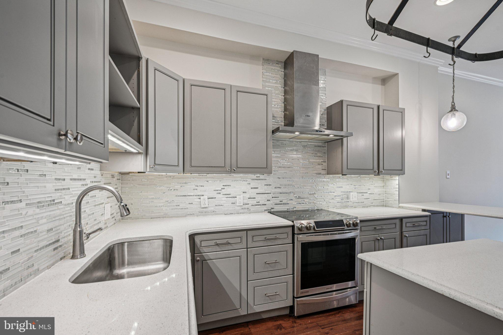 SQUIRREL HILL - Residential