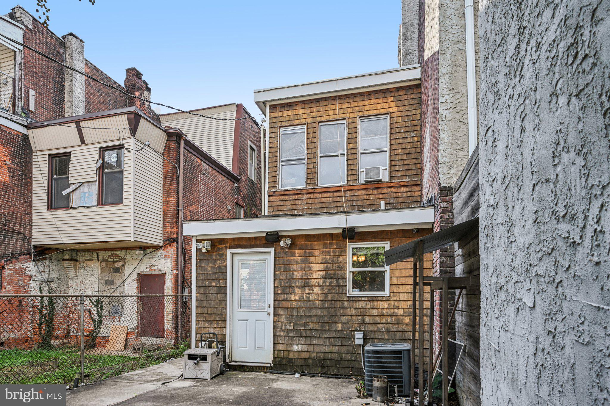SQUIRREL HILL - Residential