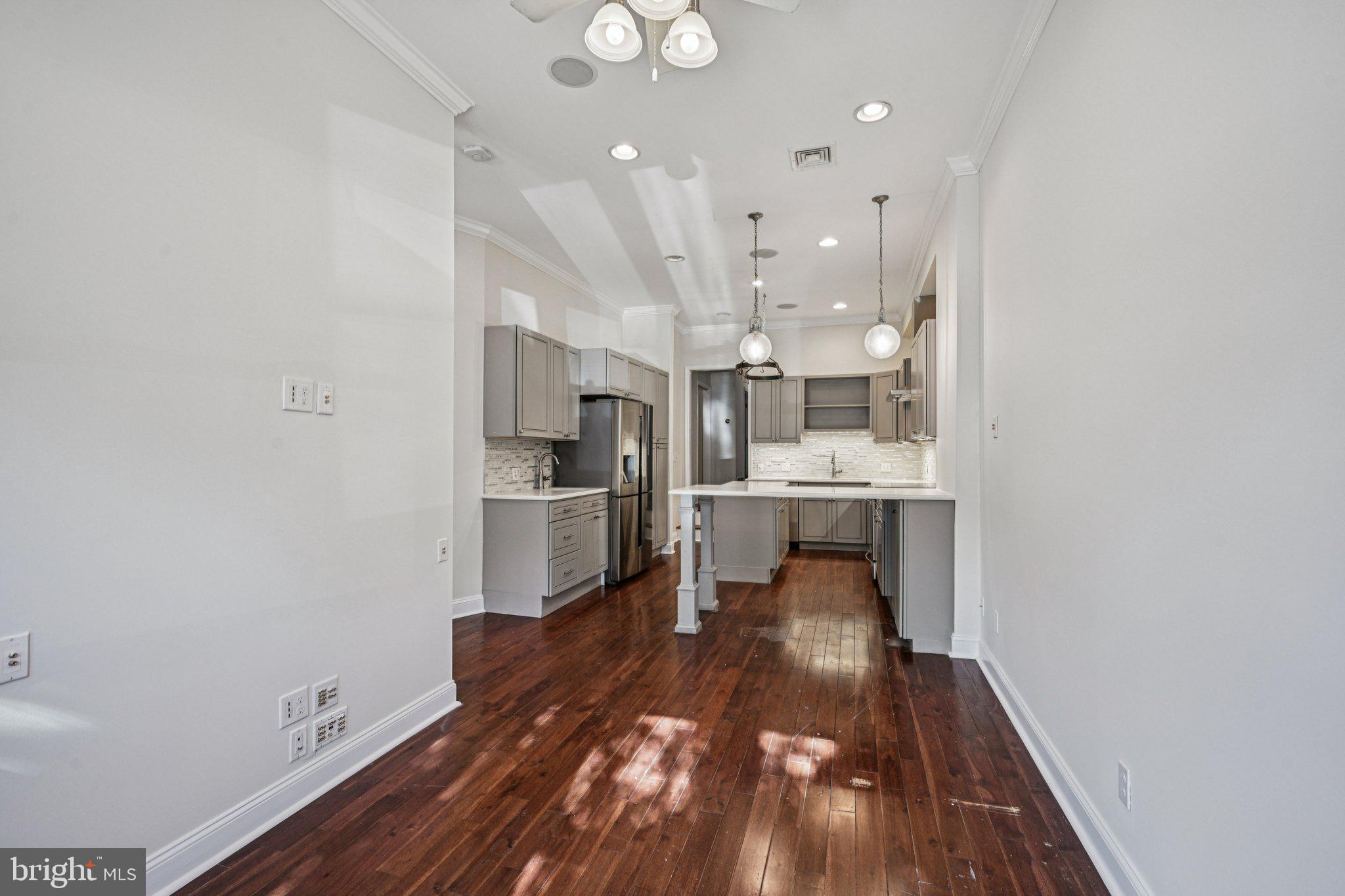 SQUIRREL HILL - Residential