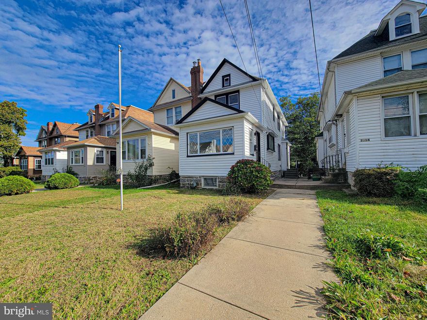 1016 Whitby Ave, Yeadon-Lansdowne, PA
Welcome to this fully renovated home featuring 4 spacious bedrooms and 1.5 modern bathrooms. Enjoy a stunning chef’s kitchen, open living areas, and additional space perfect for a home office or kids’ playroom. The property also offers both a front yard and back yard, private parking, and is located in a great neighborhood with access to excellent schools. A perfect blend of comfort, style, and convenience!