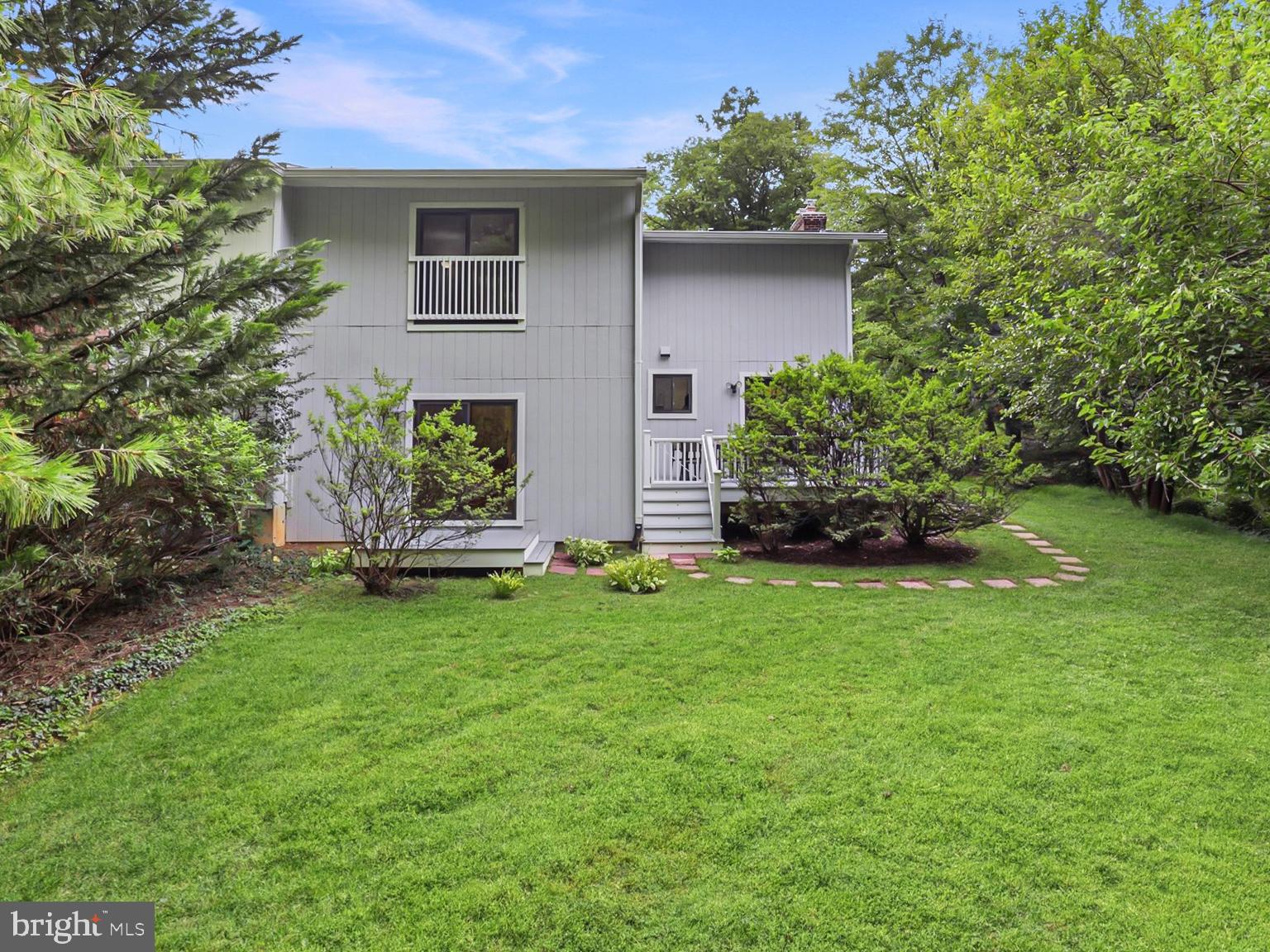 7211 VISTAS LANE