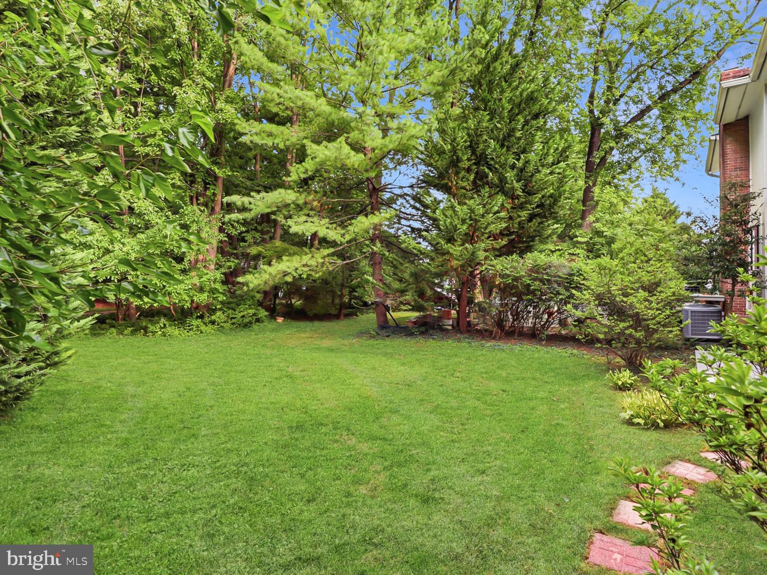 7211 VISTAS LANE