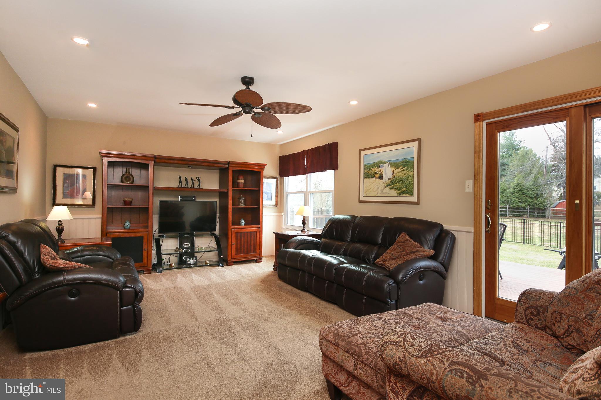 COUNTRY BEND - Residential