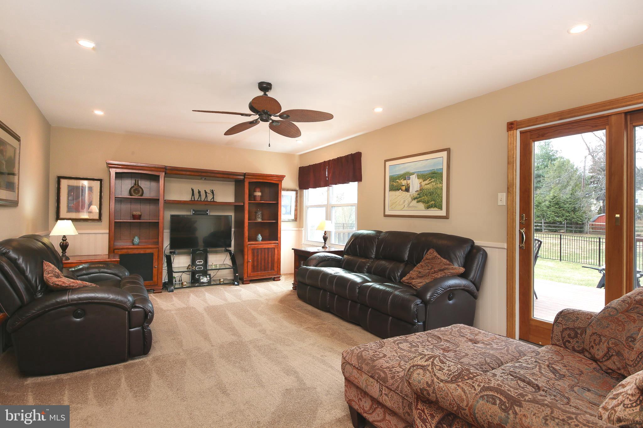 COUNTRY BEND - Residential