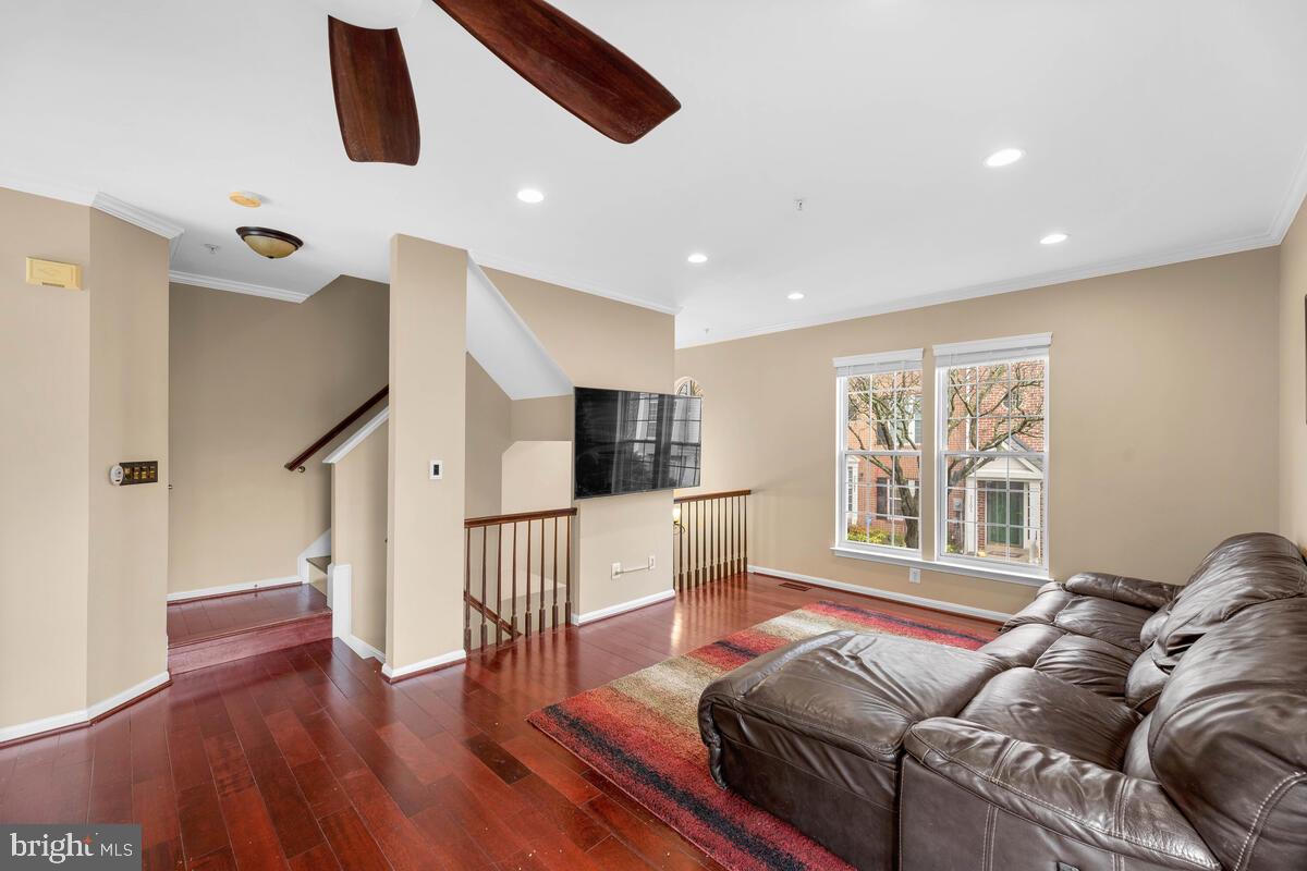 RUSSETT - Residential