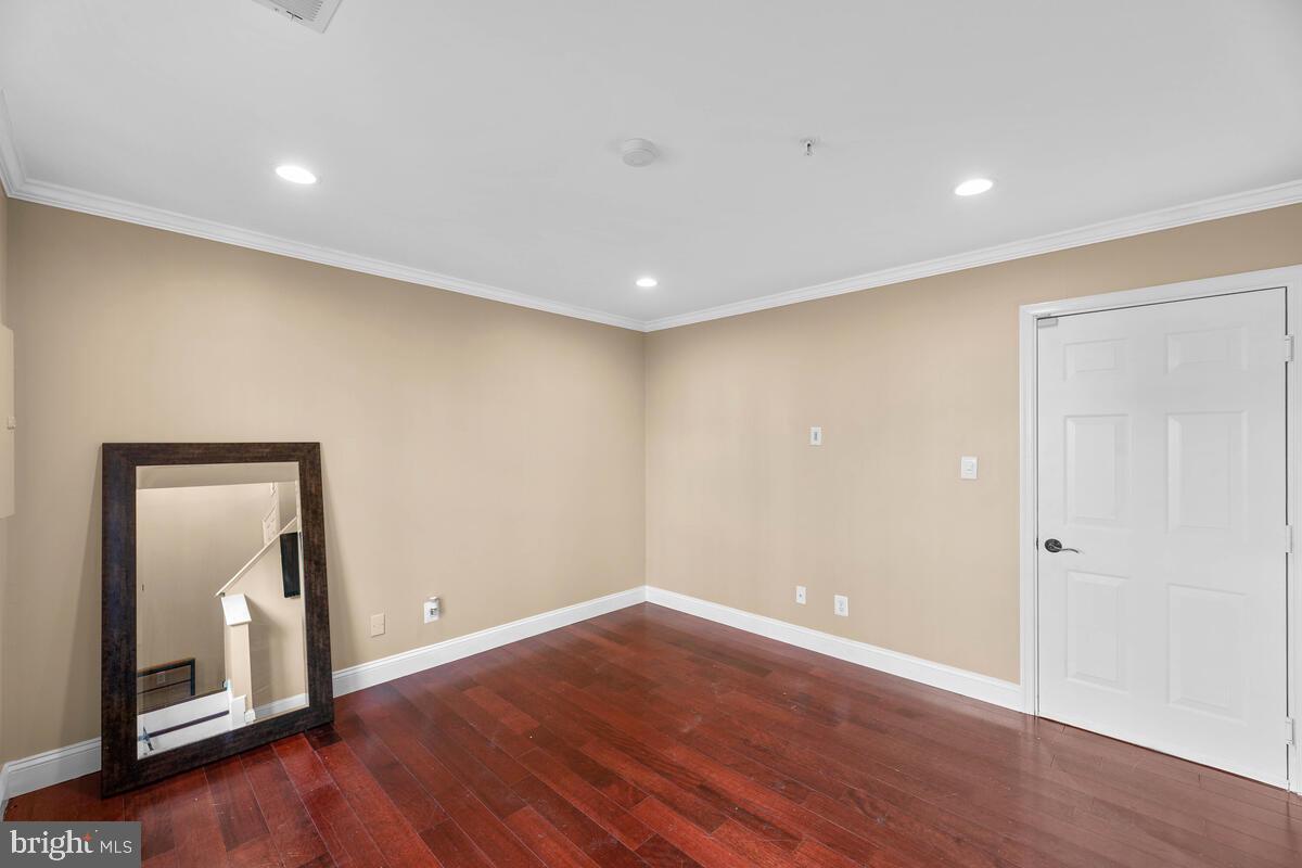 RUSSETT - Residential