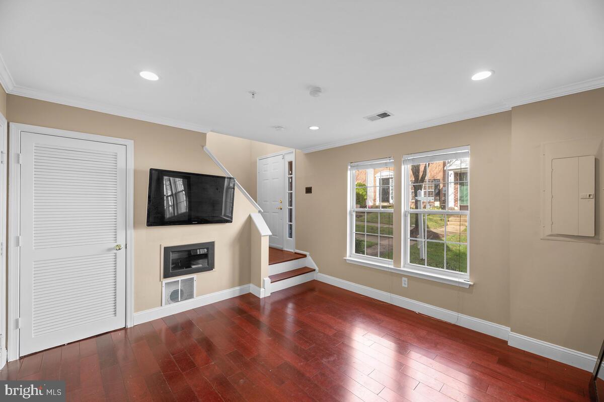 RUSSETT - Residential