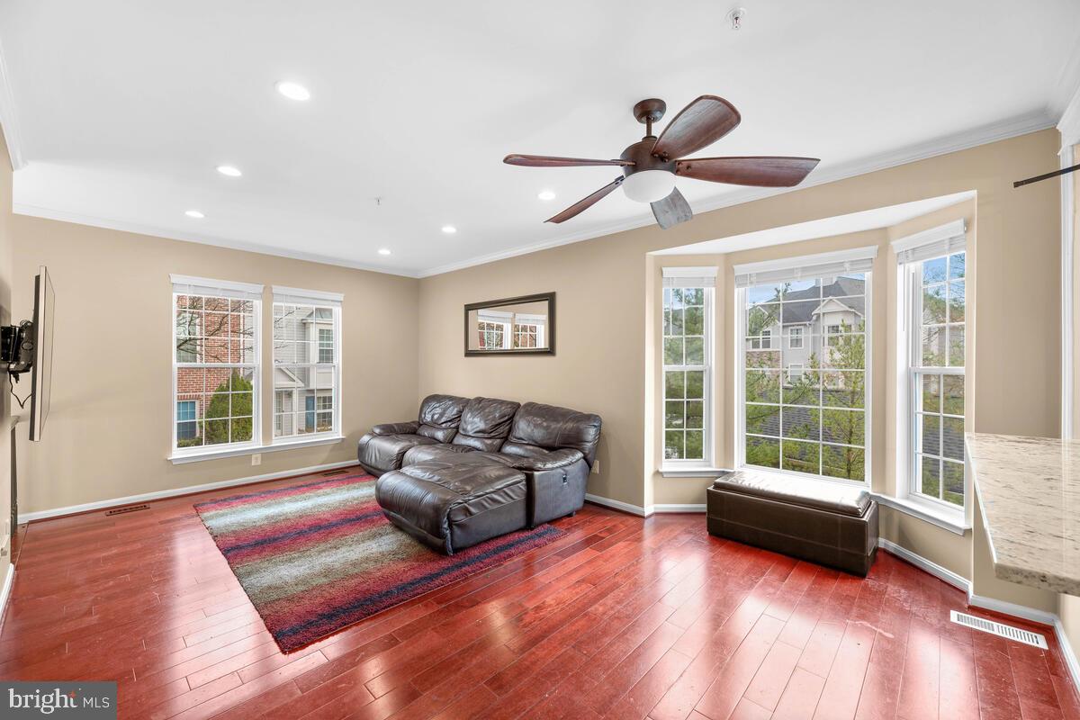 RUSSETT - Residential