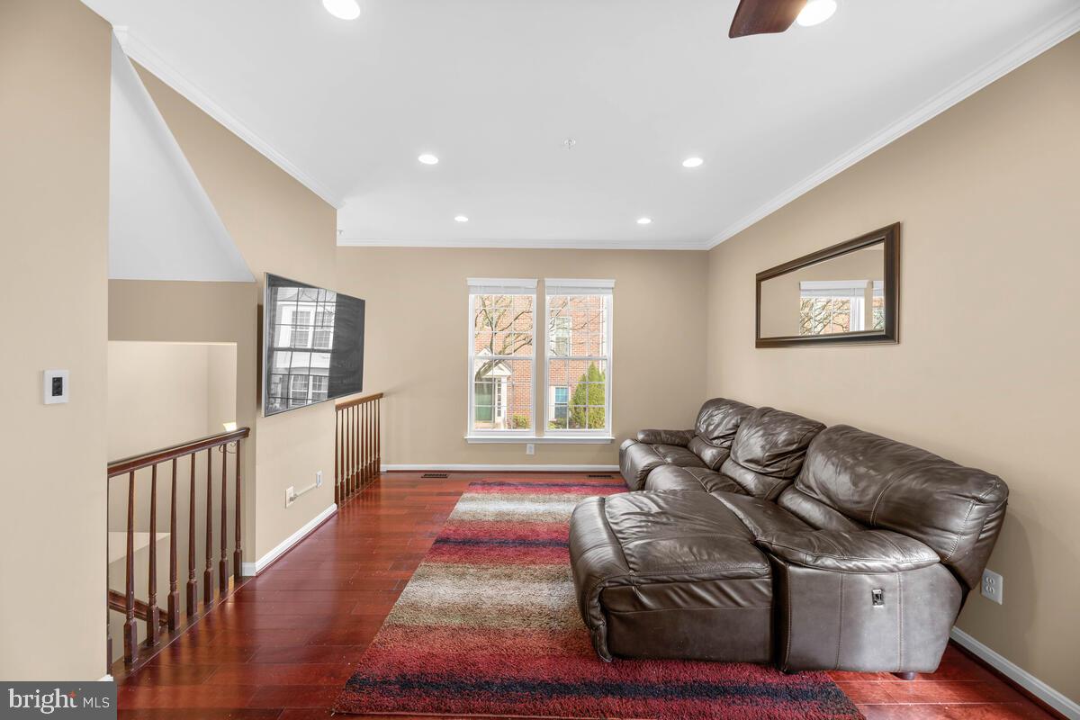 RUSSETT - Residential