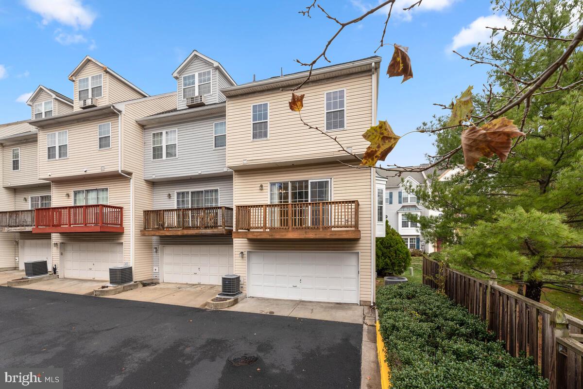 RUSSETT - Residential