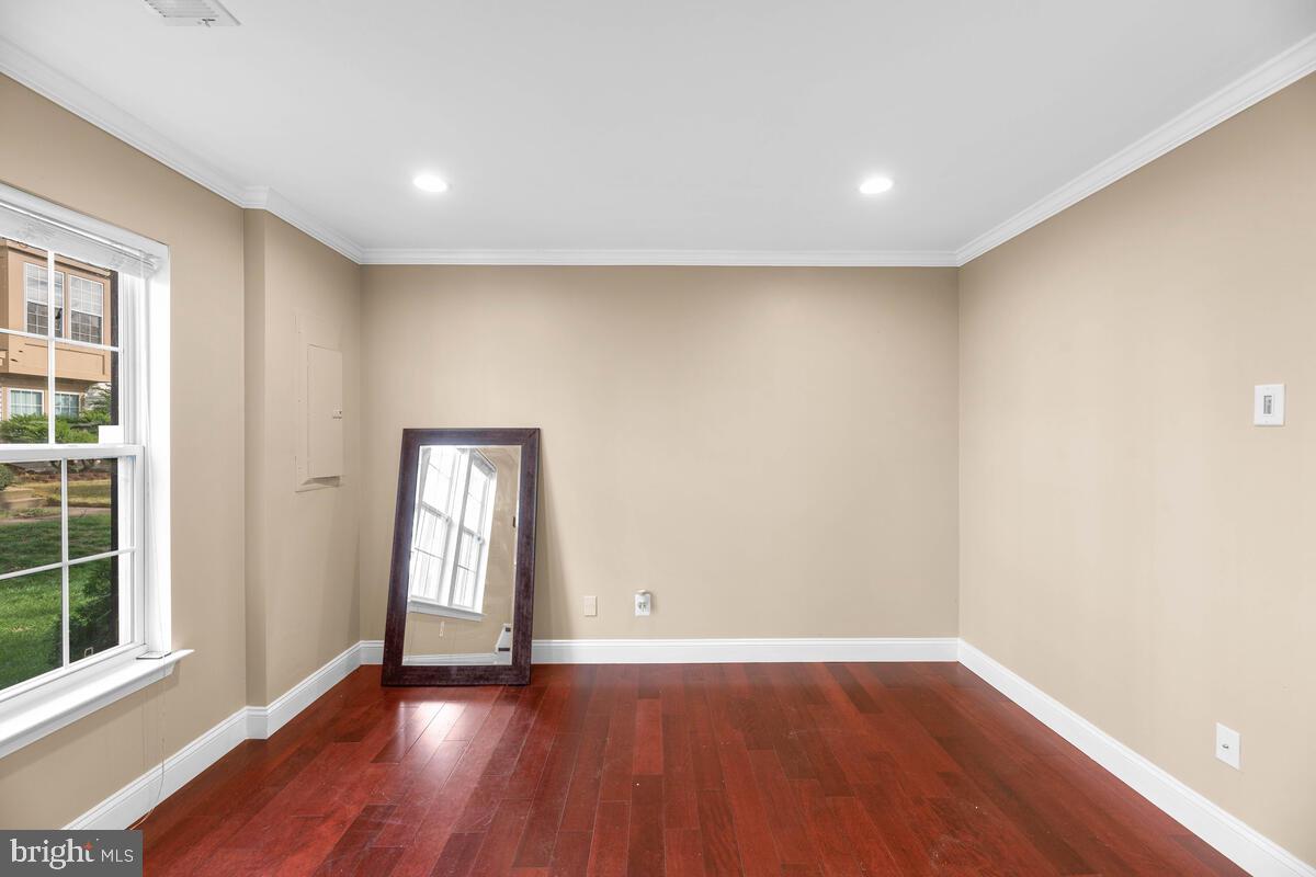 RUSSETT - Residential