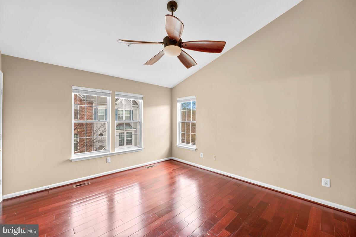 RUSSETT - Residential