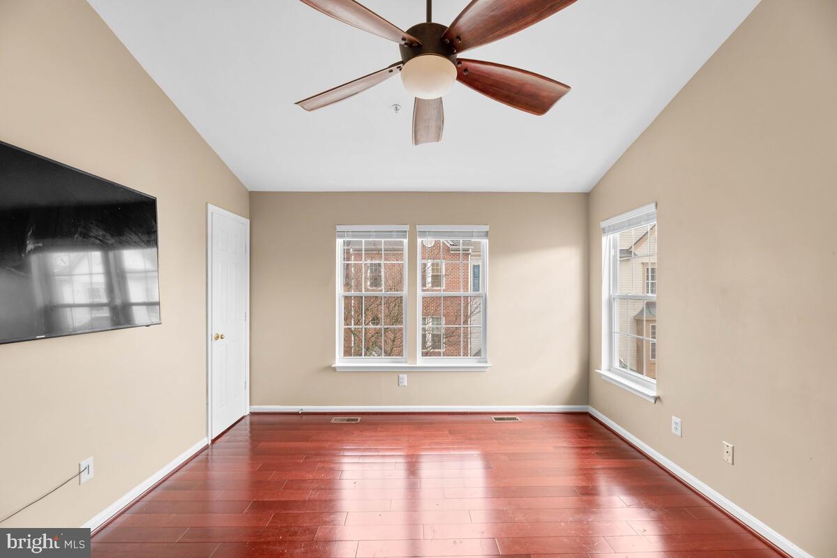 RUSSETT - Residential