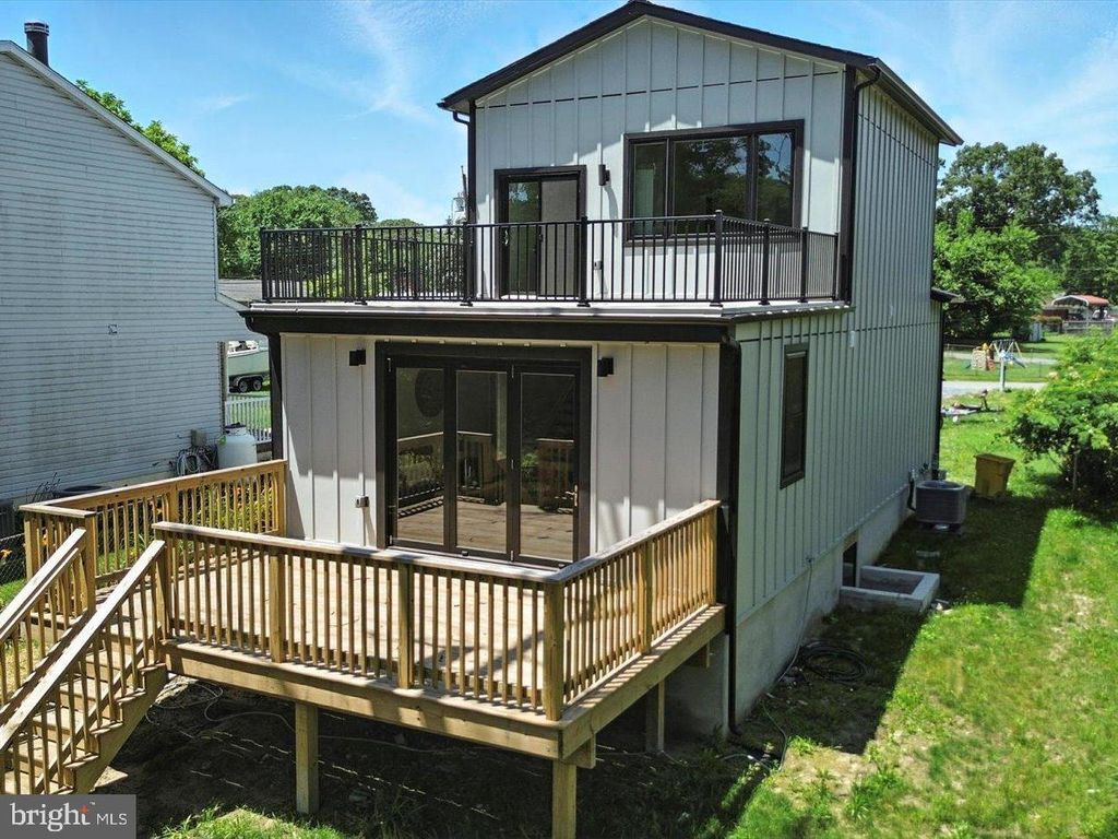 Photo of 1328 Edna Road, PASADENA, MD 21122 (MLS # MDAA2129392)