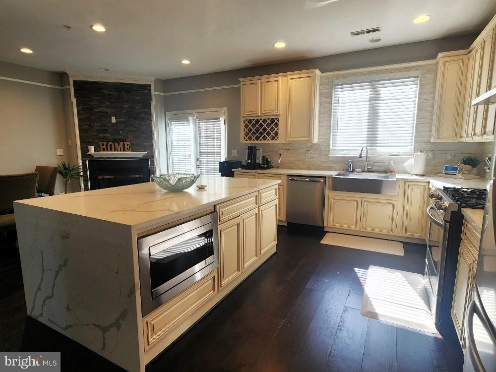 PARK GARDENS AT BEL PRE - Residential Lease