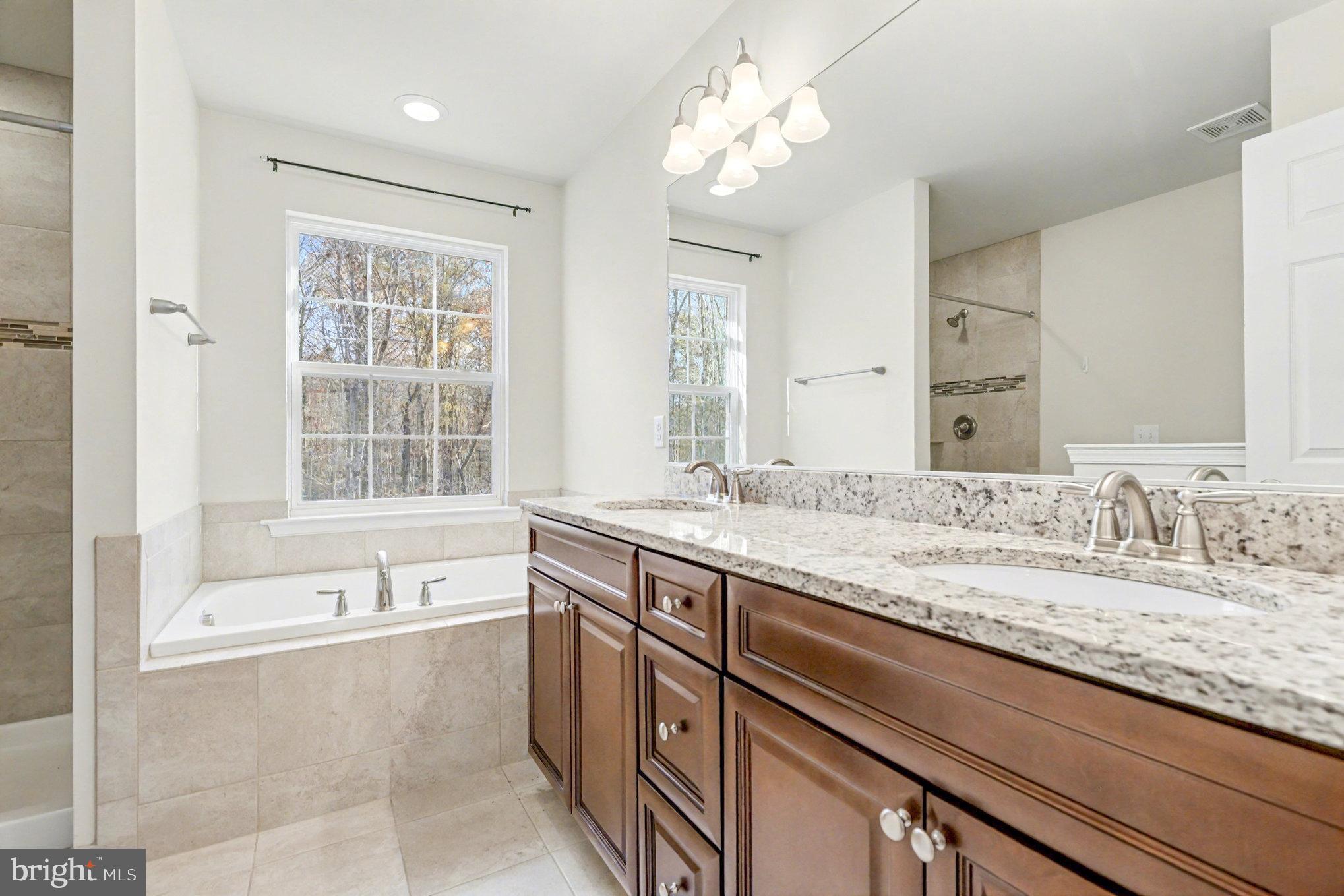 VINTAGE ESTATES - Residential