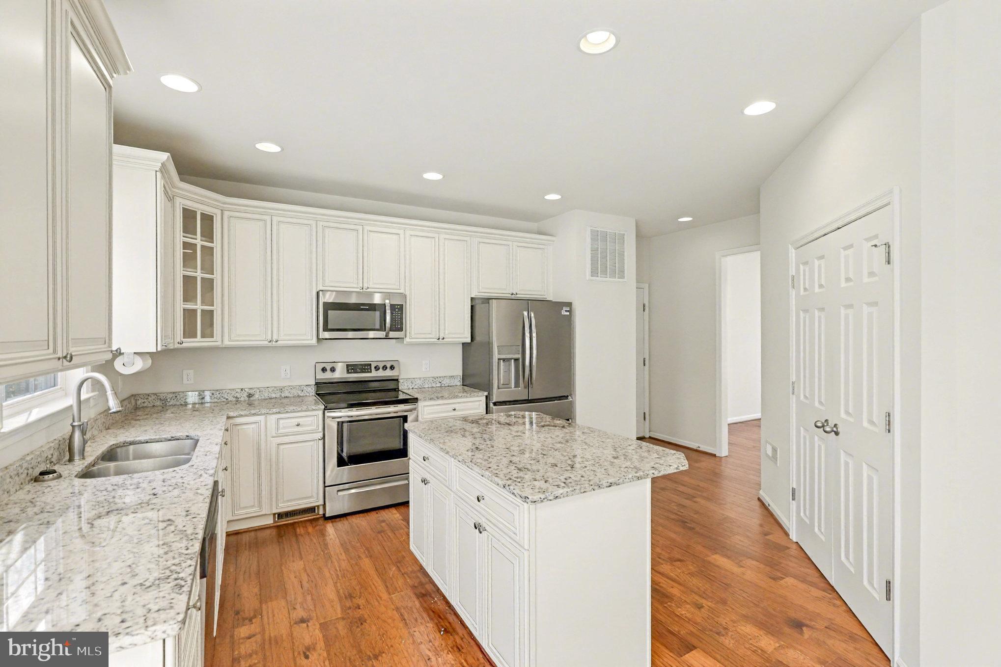 VINTAGE ESTATES - Residential