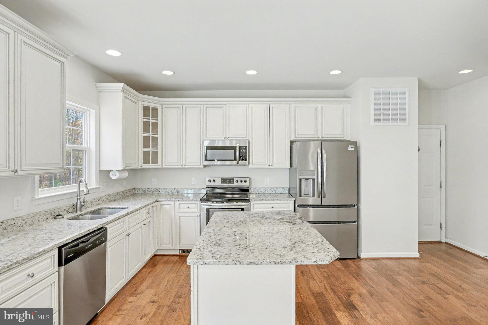 VINTAGE ESTATES - Residential