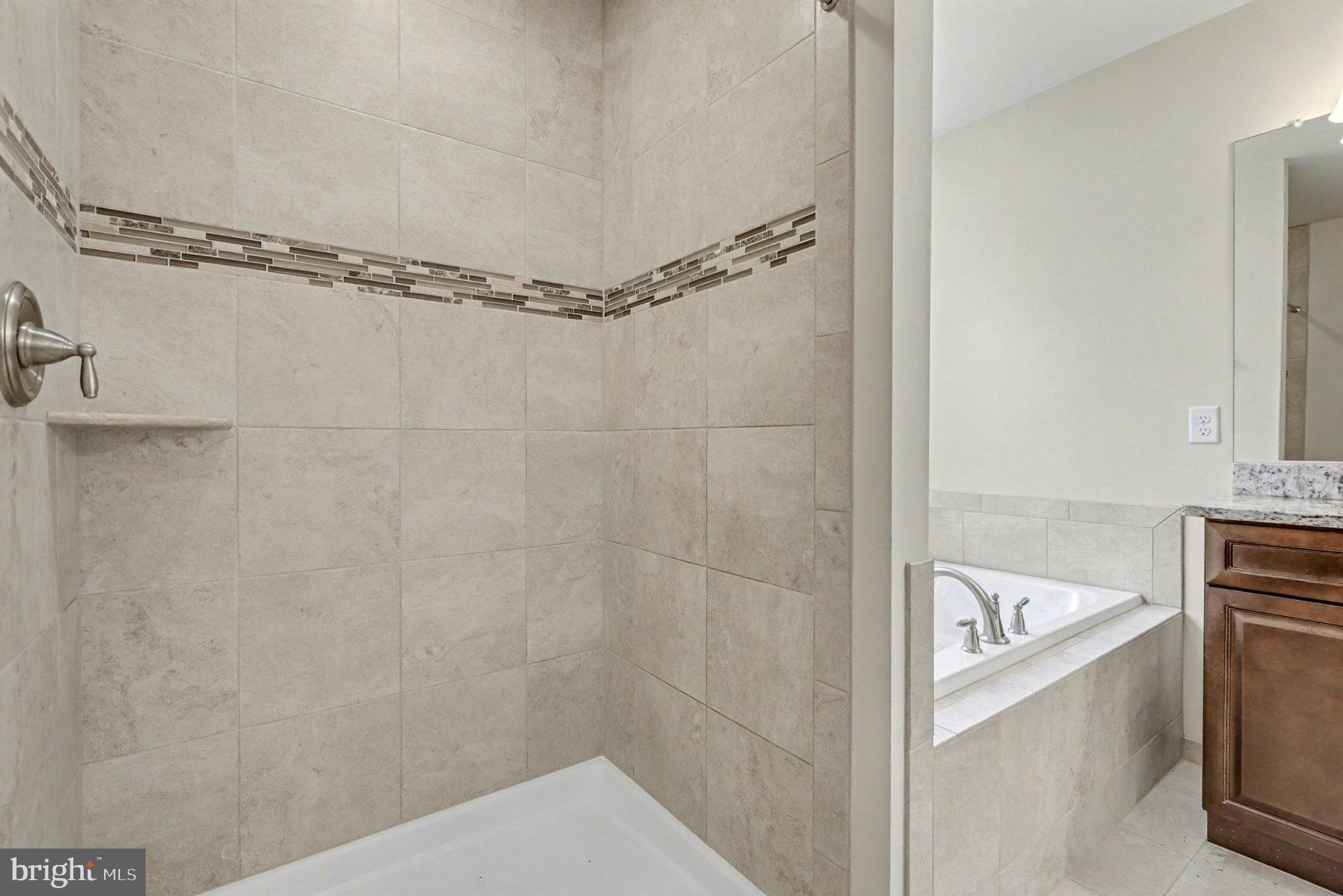 VINTAGE ESTATES - Residential