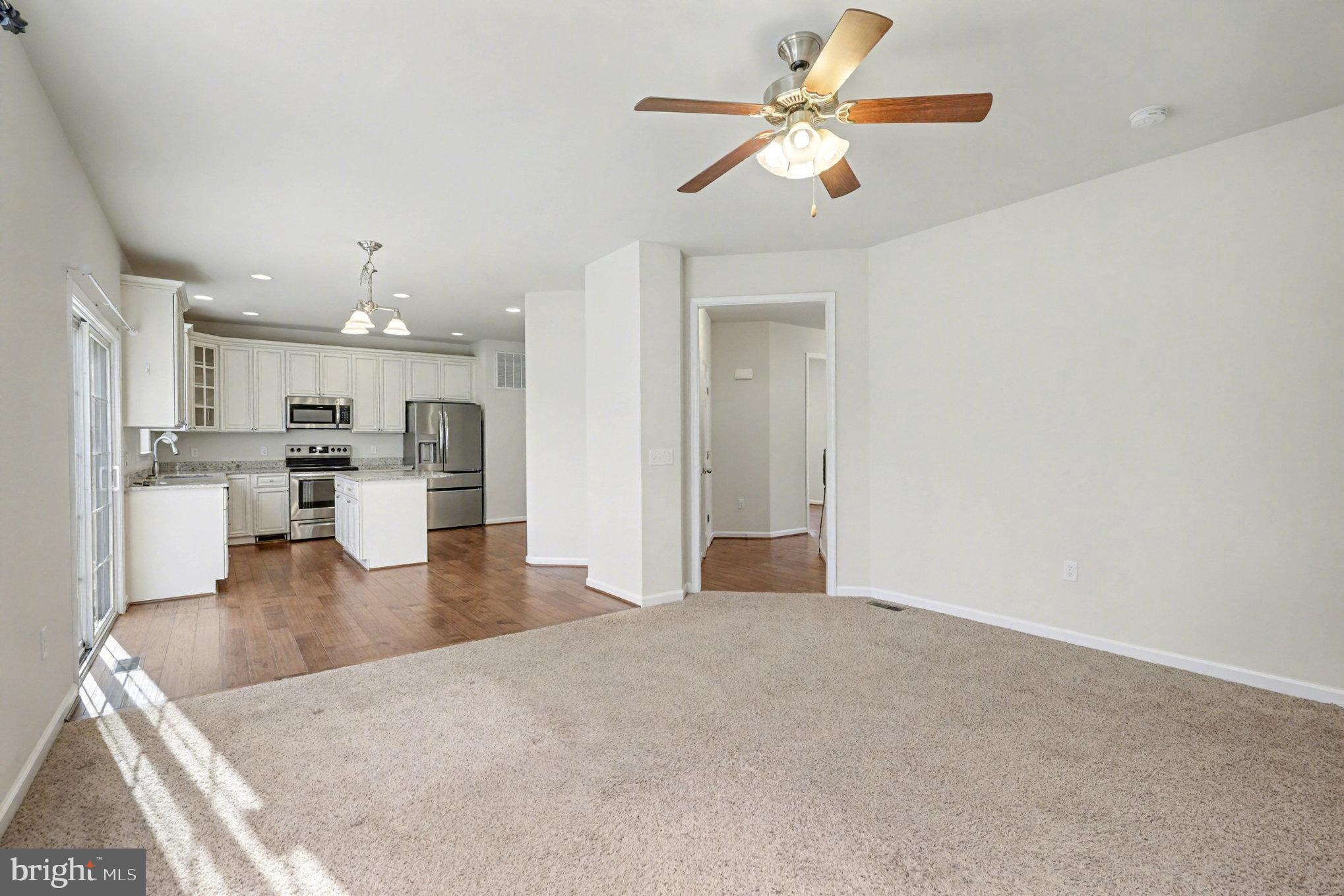 VINTAGE ESTATES - Residential