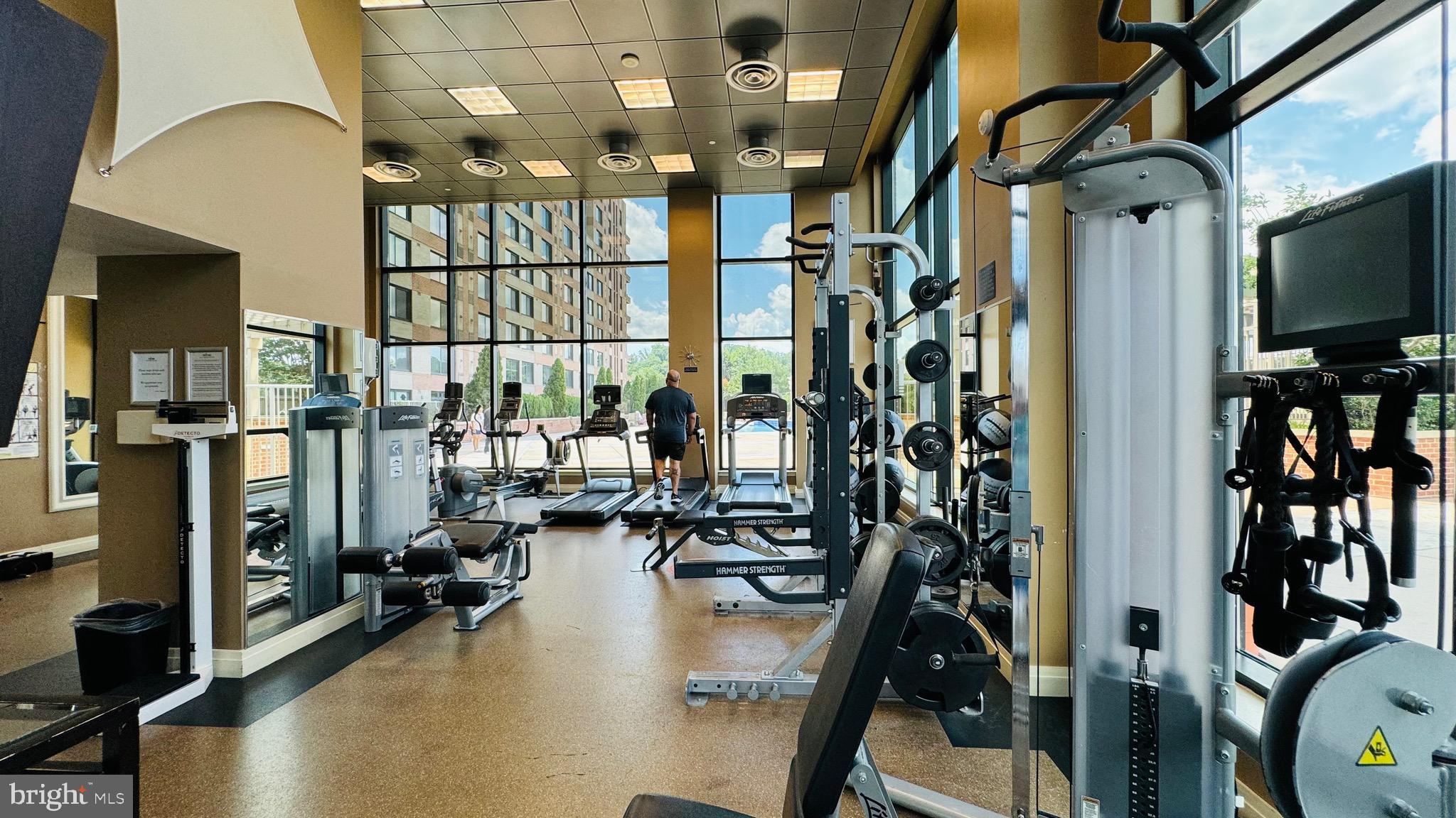 MIDTOWN ALEXANDRIA STATION CONDOMINIUM - Residential Lease