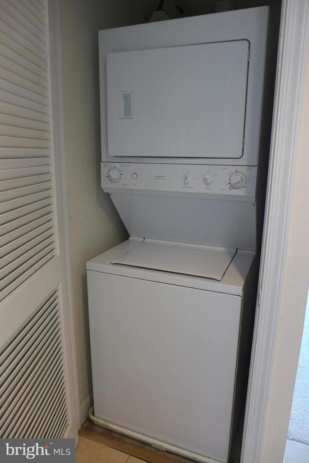 MIDTOWN ALEXANDRIA STATION CONDOMINIUM - Residential Lease