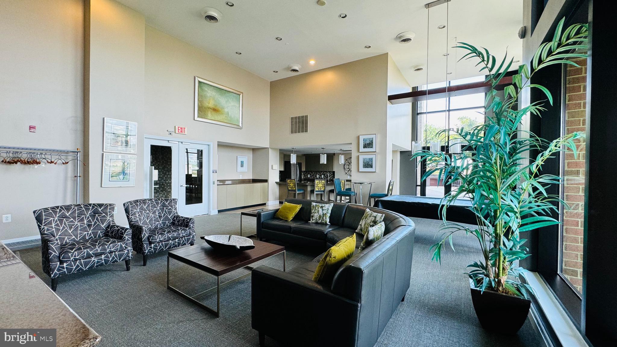 MIDTOWN ALEXANDRIA STATION CONDOMINIUM - Residential Lease