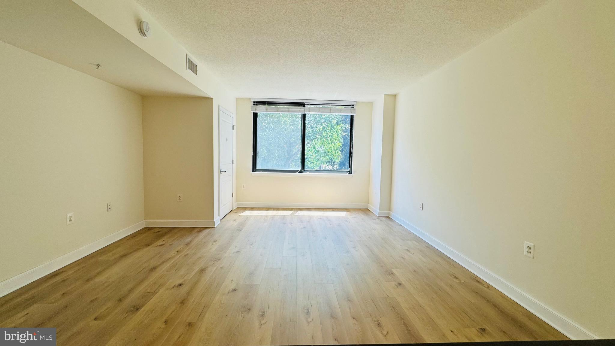 MIDTOWN ALEXANDRIA STATION CONDOMINIUM - Residential Lease