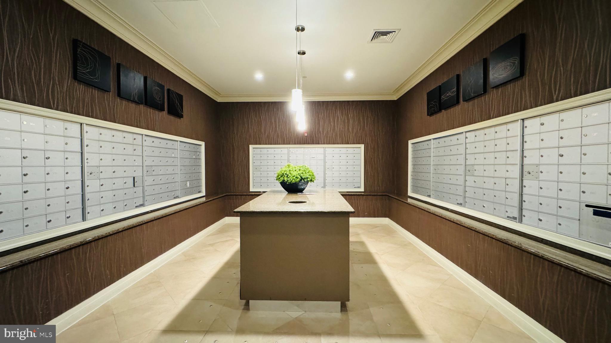 MIDTOWN ALEXANDRIA STATION CONDOMINIUM - Residential Lease